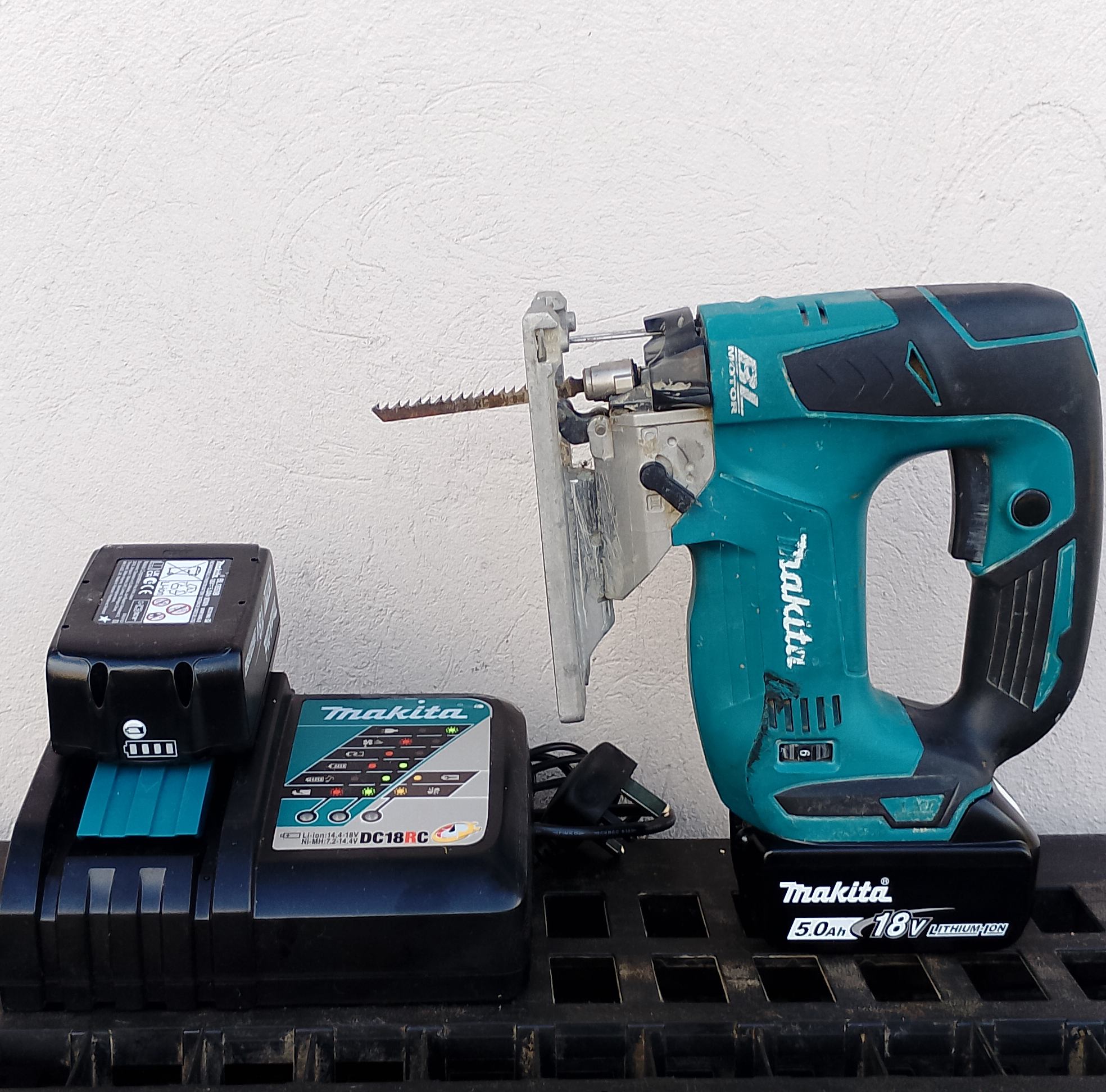 Fierastrau pendular Makita 18V Soldănești