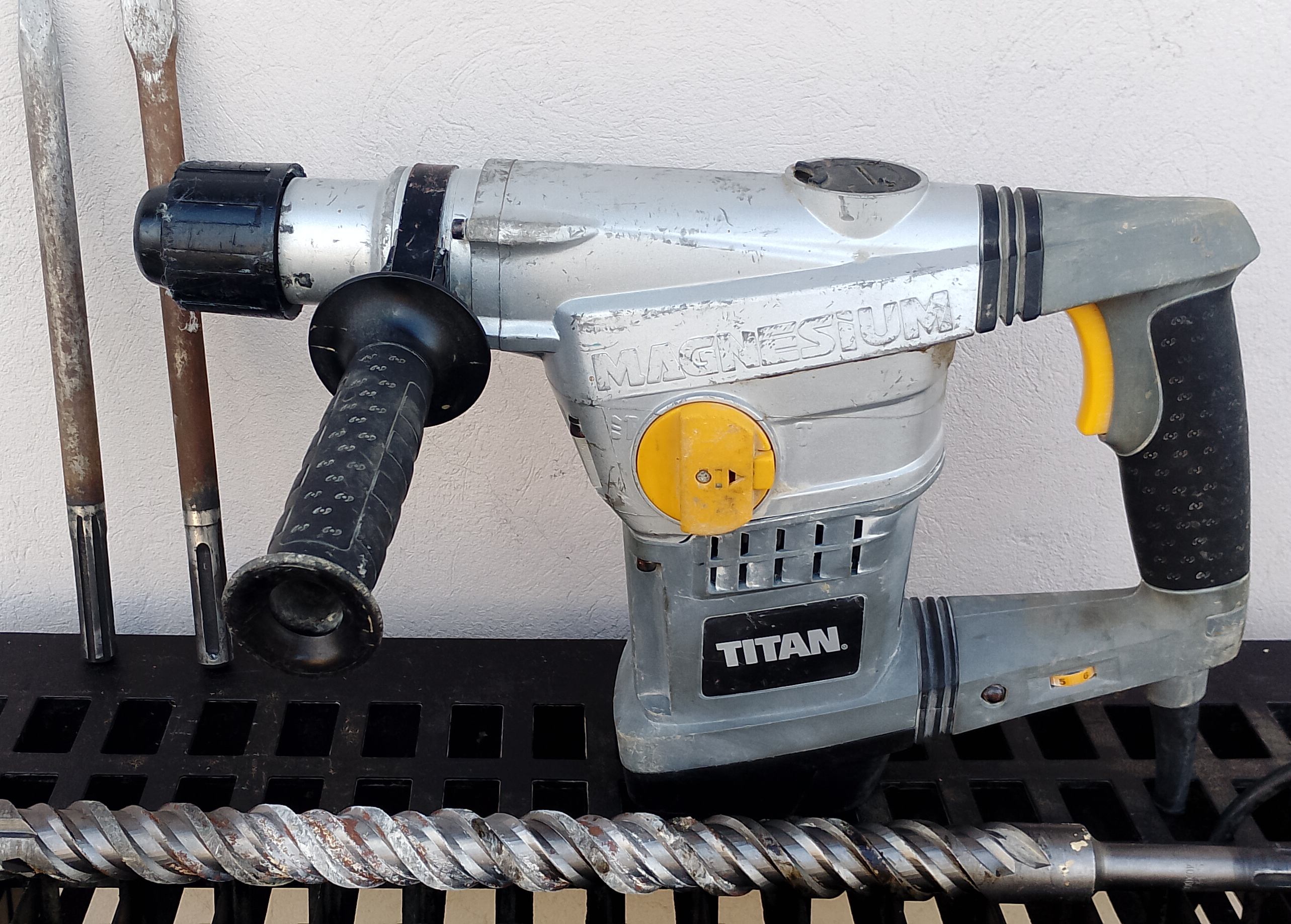 Perforator SDS Max Titan Soldanesti